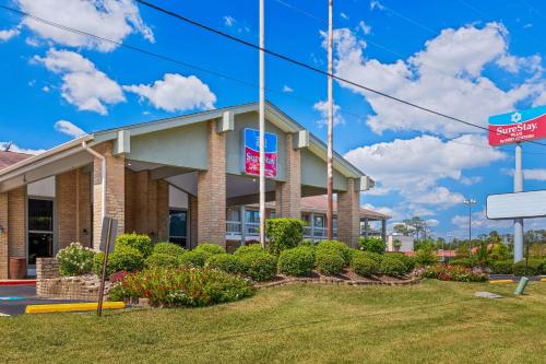 Days Inn by Wyndham Beaumont - image 11