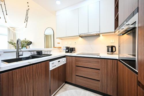 New Renovated Modern 1 Br Dubai Marina, Dubaj (zdjęcie 5)