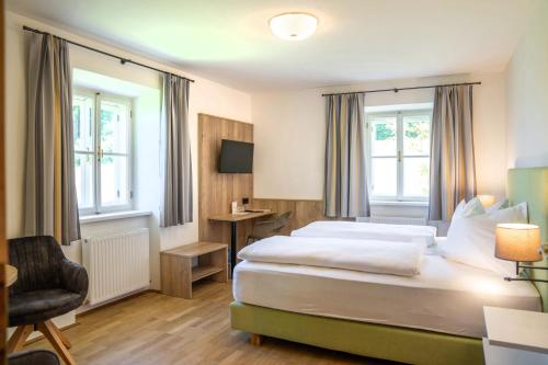 Double Room image 10