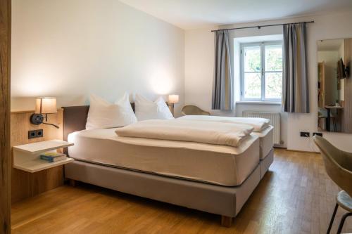 Double Room image 8
