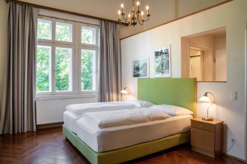Double Room image 5