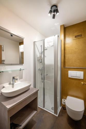 Double Room image 4