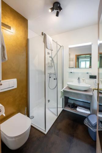 Double Room image 3
