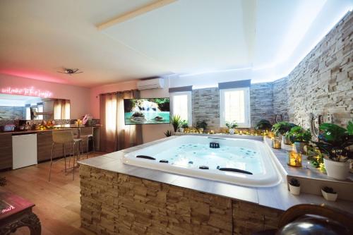 Suite and Spa la Perla Bianca - 온수 욕조