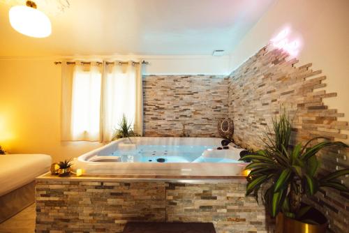 Suite and Spa la Perla Bianca - 온수 욕조
