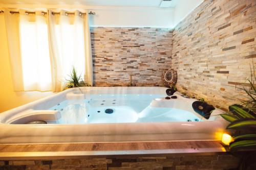 Suite and Spa la Perla Bianca - 온수 욕조