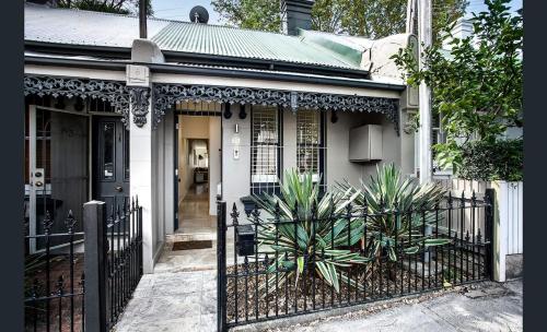 Gallery on Kent - Prime Location in Newtown