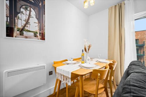 Stylish Two Bedroom Apartment - Two Bathrooms - Balcony - Fast WiFi 405SW, Birmingham (fotografie 7)