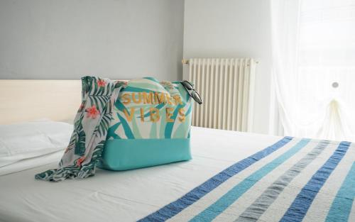One-Bedroom Apartment image 4