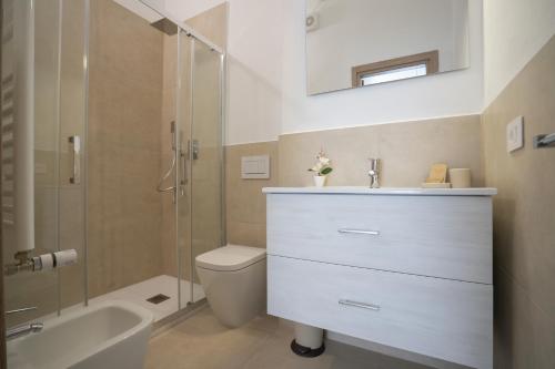 One-Bedroom Apartment image 6
