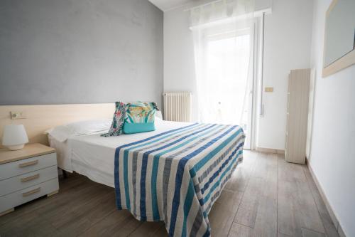 One-Bedroom Apartment image 8