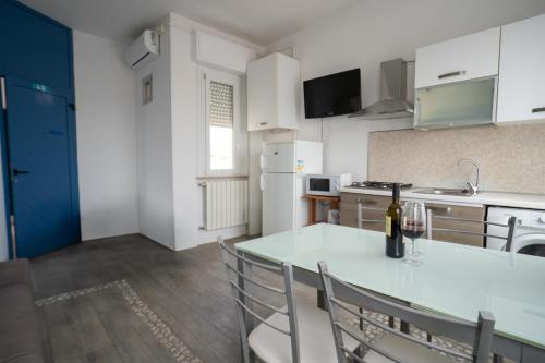 One-Bedroom Apartment image 10