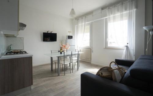 One-Bedroom Apartment image 7