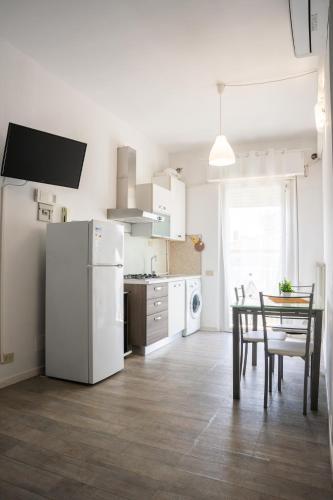 One-Bedroom Apartment image 7