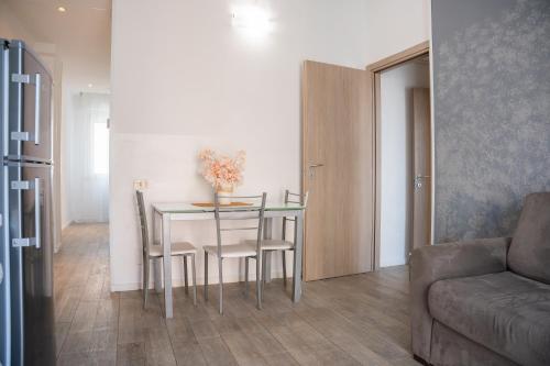 One-Bedroom Apartment image 8