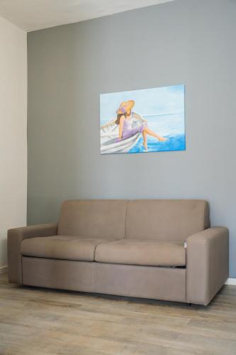 One-Bedroom Apartment image 4