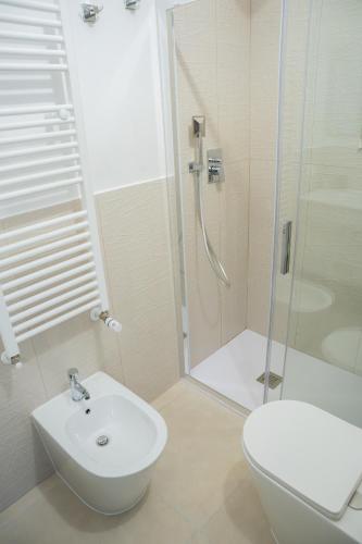 One-Bedroom Apartment image 2