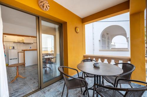 شرفة/ تراس, Hostal Doris - Adults Only in سيس سالينز