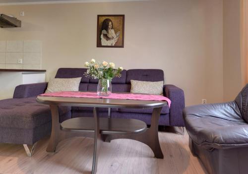 2 bedrooms, 5 beds
