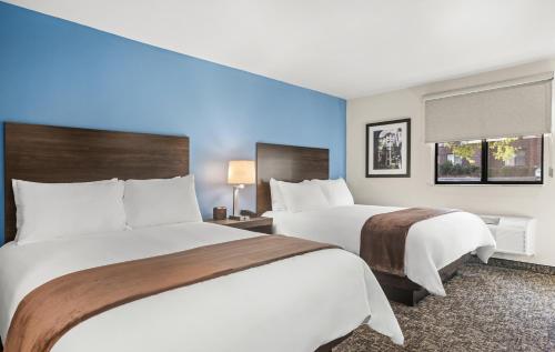 Deluxe Queen Room with Two Queen Beds