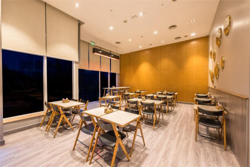 홀리데이 인 익스프레스 구루그람 섹터 50 바이 IHG - 레스토랑