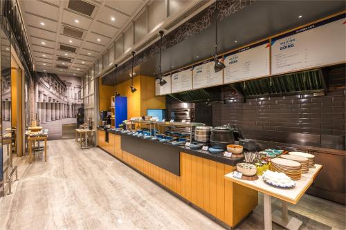 홀리데이 인 익스프레스 구루그람 섹터 50 바이 IHG - 식음료(F&B)