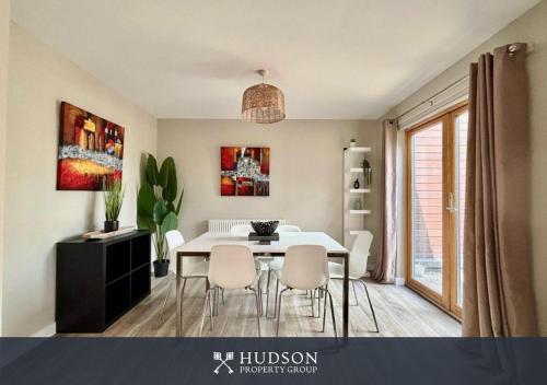 บริการและสิ่งอำนวยความสะดวก, 2-Bedroom Central Apartment in ลอว์ลีย์