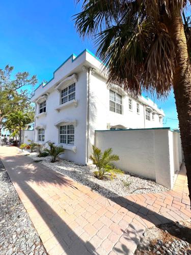 Alamanda Villa on Holmes Beach in Holmes Beach, USA
