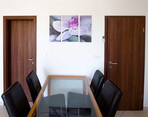 Two-Bedroom Apartment image 6