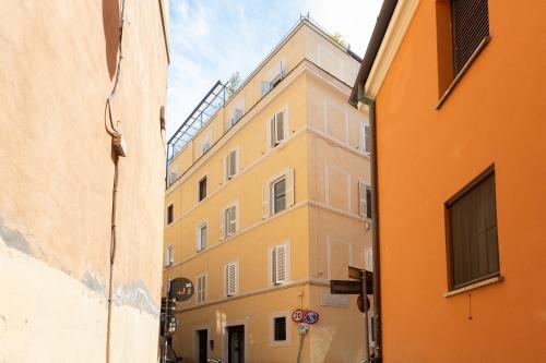 Vicolo Trevi Apartment by Rental in Rome, Rome (photo 4)