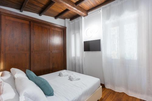 Vicolo Trevi Apartment by Rental in Rome, Rome (photo 9)