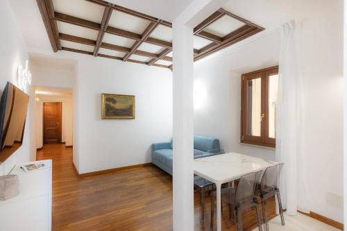 Vicolo Trevi Apartment by Rental in Rome, Rome (photo 10)