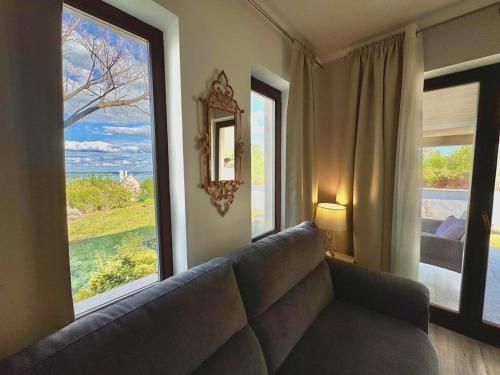 Azur Villa 3 - Panoramic Escape in バラトナルマディ