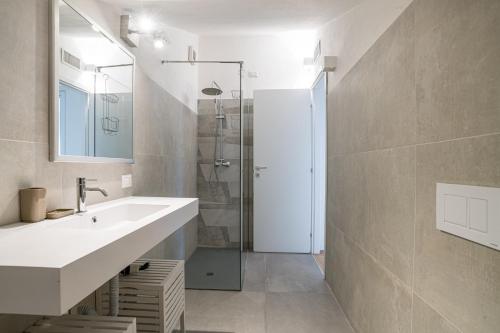 GuestHost - Como City Center Apartments! - image 3
