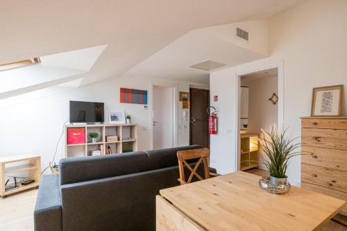 One-Bedroom Apartment image 9
