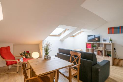 One-Bedroom Apartment image 6