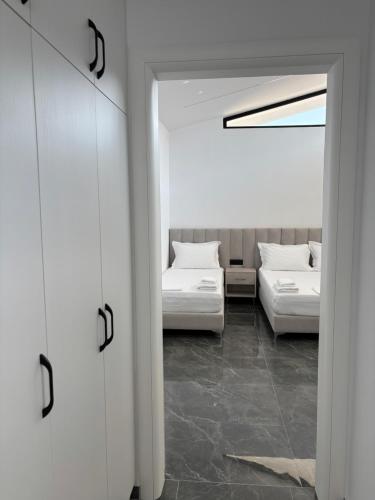 One-Bedroom Apartment image 9
