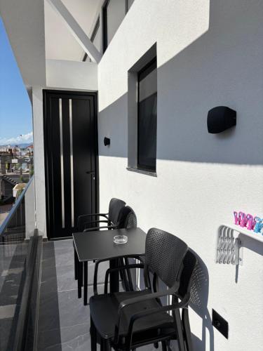 One-Bedroom Apartment image 2