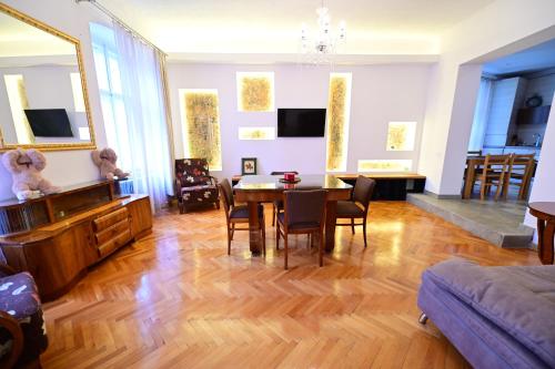 FLH - The Apothecary's House - Casa Farmacistului, Sibiu