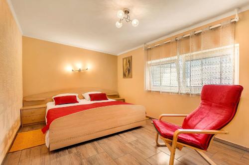 Holiday Homes I&G by the river next to Olimje in ดอบระนา