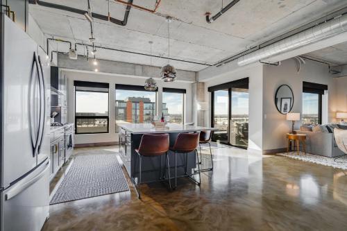 Sable 701 - Luxury Two Story Loft, Minneapolis