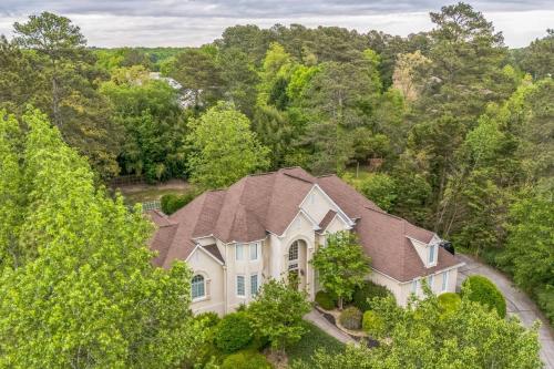 Faciliteter, Elegant 5BR Retreat Pool & Yard in Snellville (GA)