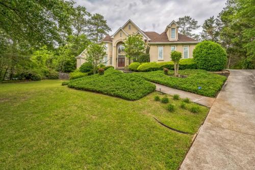 Faciliteter, Elegant 5BR Retreat Pool & Yard in Snellville (GA)