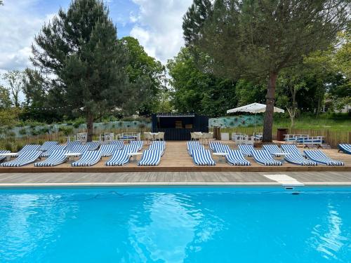 Logis Hôtels Château de La Barge (Logis Hotels Chateau de La Barge) in Creches-sur-Saone