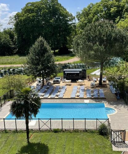 Logis Hôtels Château de La Barge (Logis Hotels Chateau de La Barge) in Crêches-sur-Saône