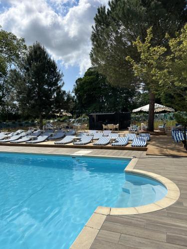 Logis Hôtels Château de La Barge (Logis Hotels Chateau de La Barge) in Crêches-sur-Saône