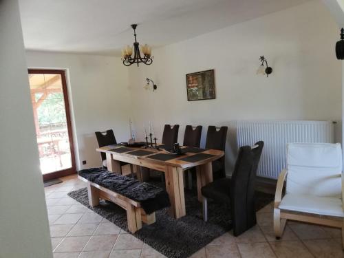 Chalupa s výhledem na Radhošť (Chalupa s vyhledem na Radhost) in Frenstat