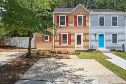 Sadržaji, Spacious 3-Bedroom Home with Private Baths, Mini Bars, and Prime Location! in Smyrna (GA)