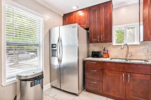 Sadržaji, Spacious 3-Bedroom Home with Private Baths, Mini Bars, and Prime Location! in Smyrna (GA)