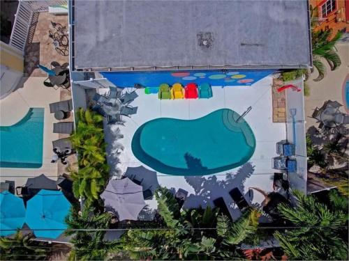 Apartment room in Siesta Key Village Heated pool